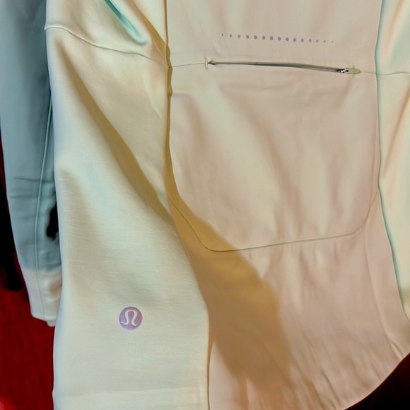 New LULULEMON JACKET - Picture 11 of 13